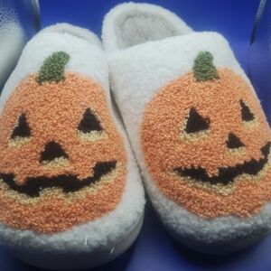 Kids Pumpkin Slippers - White and Orange